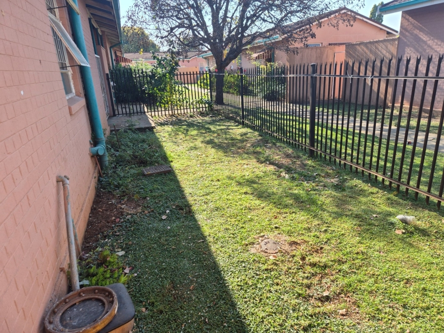 To Let 3 Bedroom Property for Rent in Kannoniers Park North West